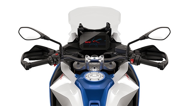 The adjustable upside-down suspension fork of the F 900 XR from BMW Motorrad