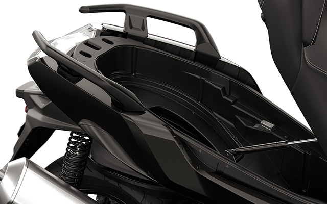 The spacious storage space of the C 400 GT from BMW Motorrad